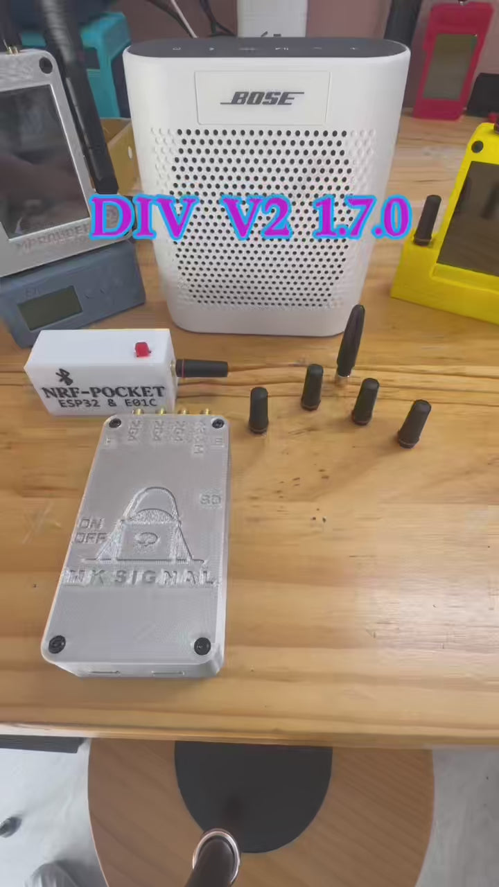 New ESP32-DIV Wireless WiFi Bluetooth Debug Tool NRF24 CC1101 ESP32 2.8 inch Touch Screen Equipped with cases and antennas